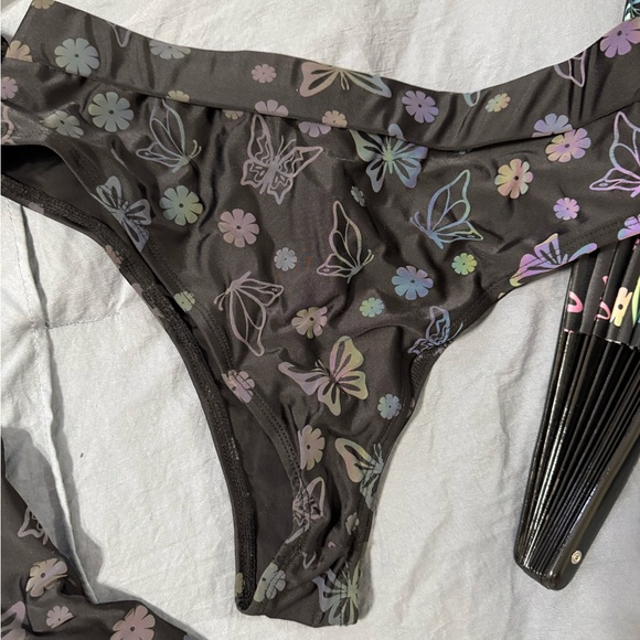 iHeartRaves Black Holographic Set with Multicolor Butterfly Design - Picture 3 of 6